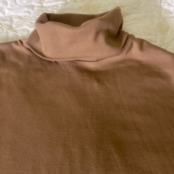 VINTAGE Brown Turtle Neck - Picture 3 of 3